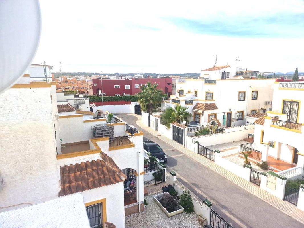 Sale of townhouse in Laguna de la ruidera s/n , Torrevieja photo 2