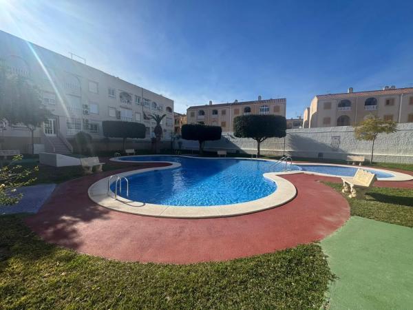 Sale of flat in Calle Santomera, Torrevieja
 photo 4