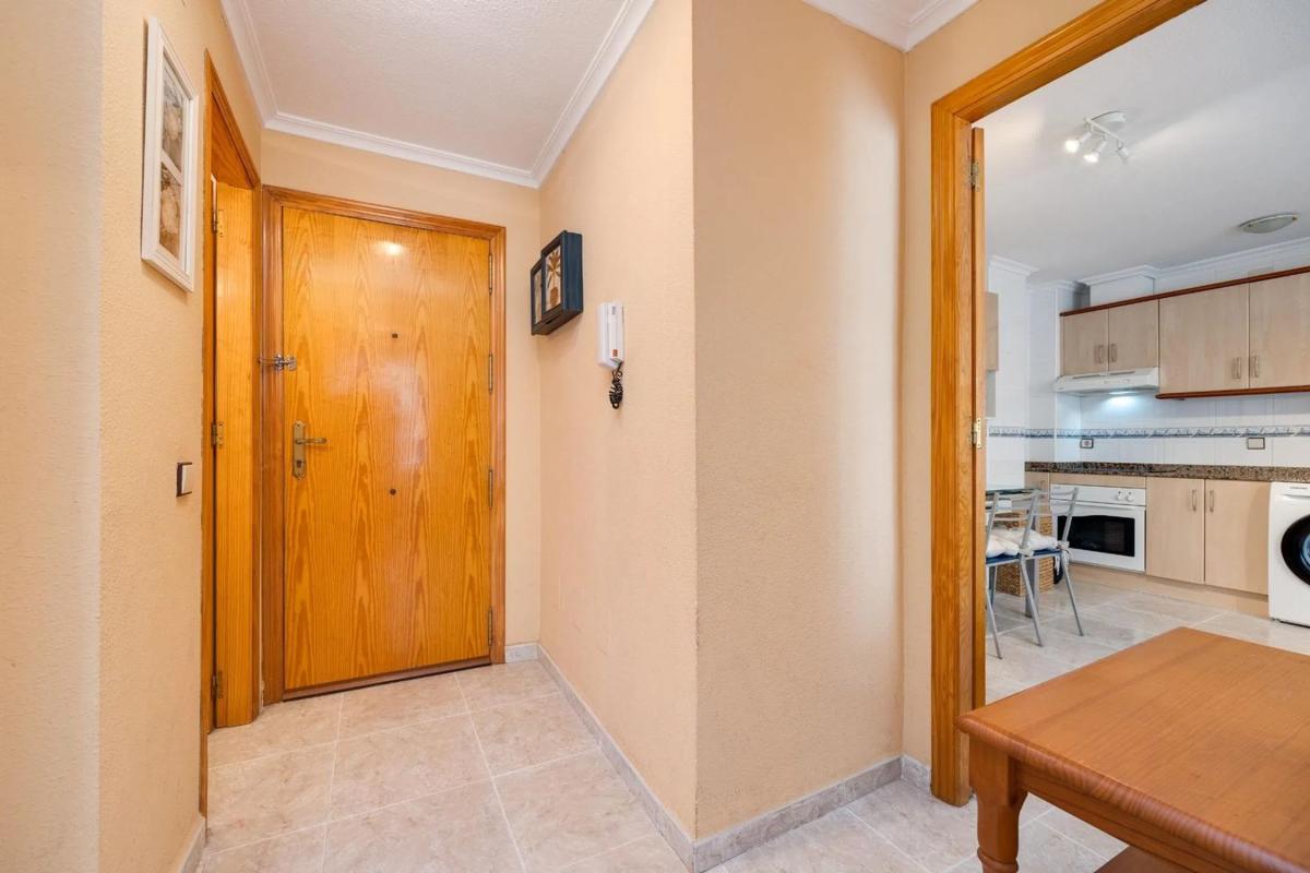 Venta de piso en Avenida Desiderio Rodríguez, Torrevieja
photo 2