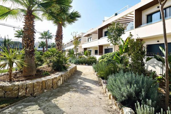 Chalet adosado en venta en Calle Maestro Quino , Torrevieja photo 1