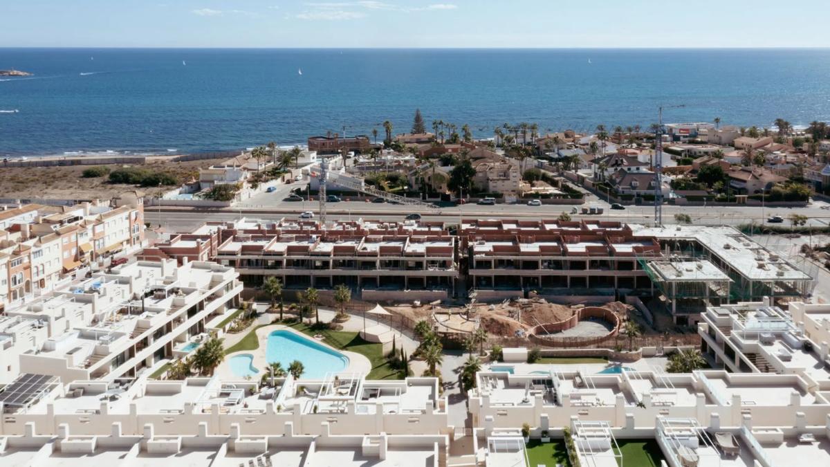 Venta de chalet adosado en  Calle Maestro Quino , Torrevieja photo 2