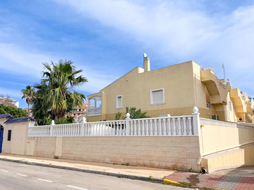 Venta de piso en Calle Sauce, Torrevieja
photo 1
