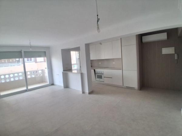 Venta de piso en Avenida Virgen del Carmen, Torrevieja
photo 1