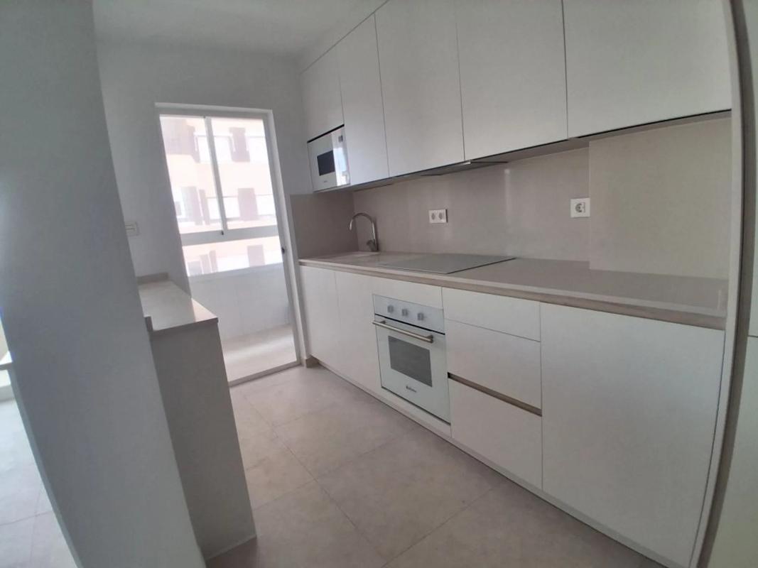 Venta de piso en Avenida Virgen del Carmen, Torrevieja
photo 2