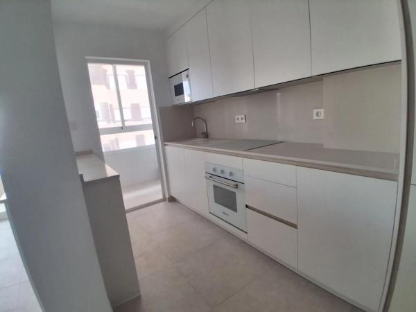 Venta de piso en Avenida Virgen del Carmen, Torrevieja
thumbnail 2