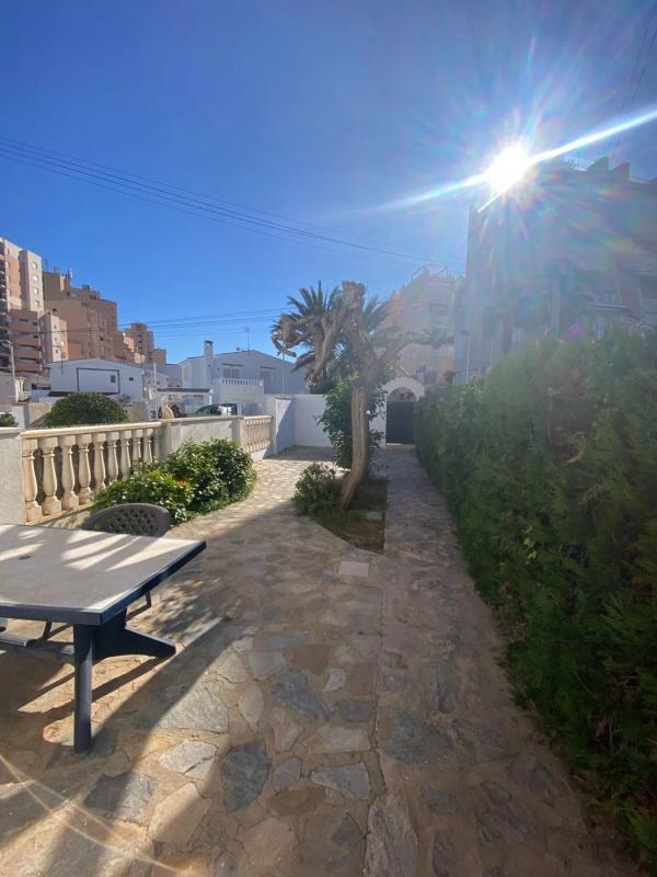 Sprzedaż szeregowego domku w  Calle Soria, 126 , Torrevieja photo 2