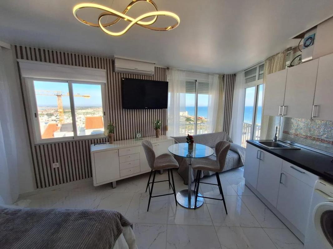 Venta de estudio en Calle Soria, Torrevieja photo 1