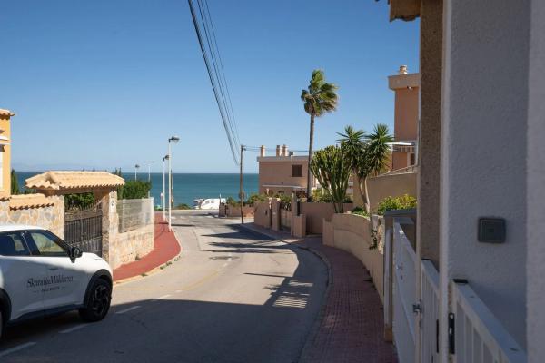 Chalet adosado en venta en  Calle Ciudad Real , Torrevieja photo 4