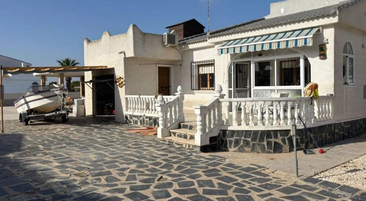 Venta de chalet independiente en Barrio La Siesta - El Salado - Torreta, Torrevieja
photo 2