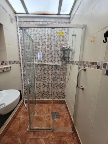 Chalet adosado en venta en Avenida Robleda , Torrevieja thumbnail 2