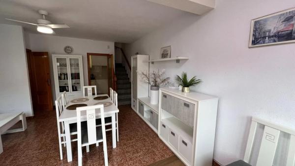 Chalet adosado en venta en Barrio La Siesta - El Salado - Torreta , Torrevieja thumbnail 2
