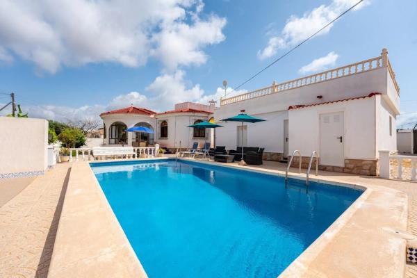Independent chalet for sale in Barrio La Siesta - El Salado - Torreta, Torrevieja
photo 1