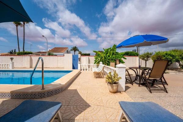 Independent chalet for sale in Barrio La Siesta - El Salado - Torreta, Torrevieja
thumbnail 1