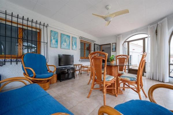 Independent chalet for sale in Barrio La Siesta - El Salado - Torreta, Torrevieja
 photo 4