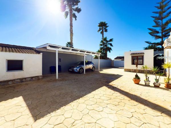 Independent chalet for sale in Barrio La Siesta - El Salado - Torreta, Torrevieja
photo 1