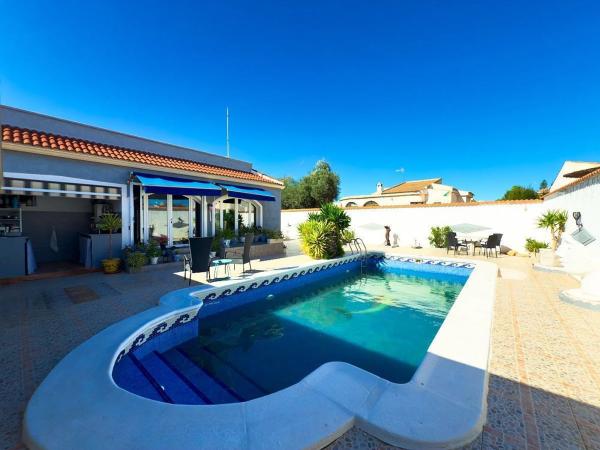Independent chalet for sale in Barrio La Siesta - El Salado - Torreta, Torrevieja
thumbnail 2