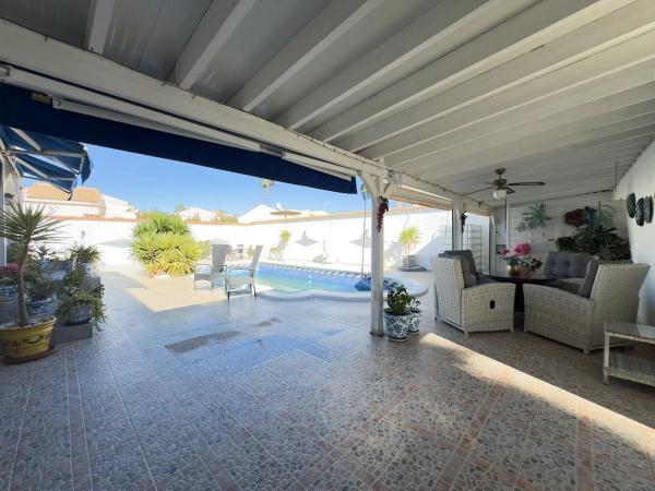 Independent chalet for sale in Barrio La Siesta - El Salado - Torreta, Torrevieja
 photo 4