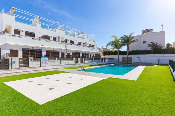 Terraced house for sale at AV RAMON DEL VALLE INCLAN, 12 , Torrevieja photo 1