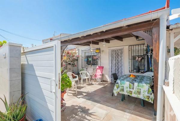 Chalet adosado en venta en Plaza de las Azucenas , Torrevieja thumbnail 1