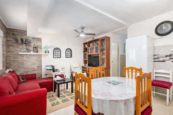 Chalet adosado en venta en Plaza de las Azucenas , Torrevieja thumbnail 2