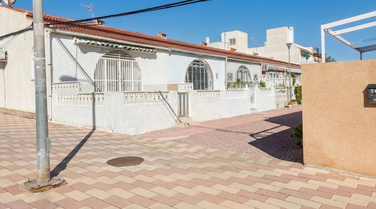 Venta de chalet adosado en  Calle Rodrigo , Torrevieja photo 3