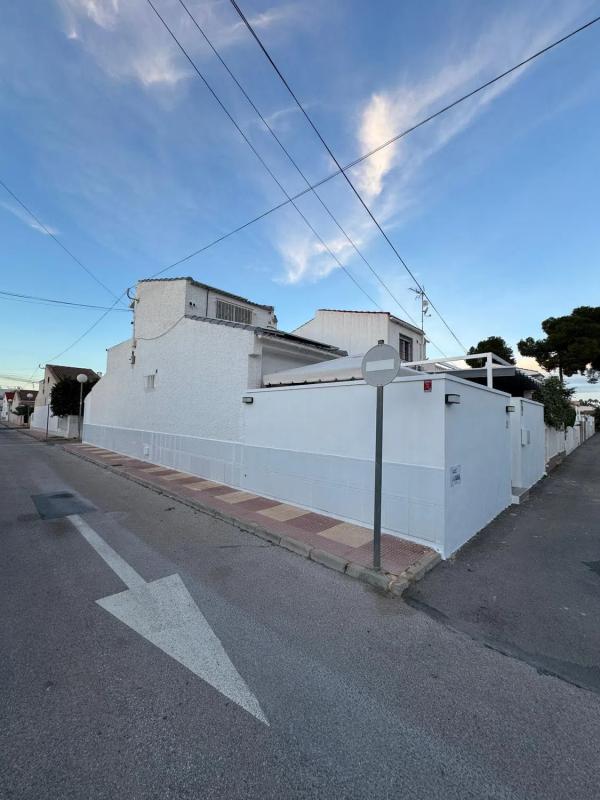 Venta de chalet independiente en Calle la Cigüeña, Torrevieja
photo 2