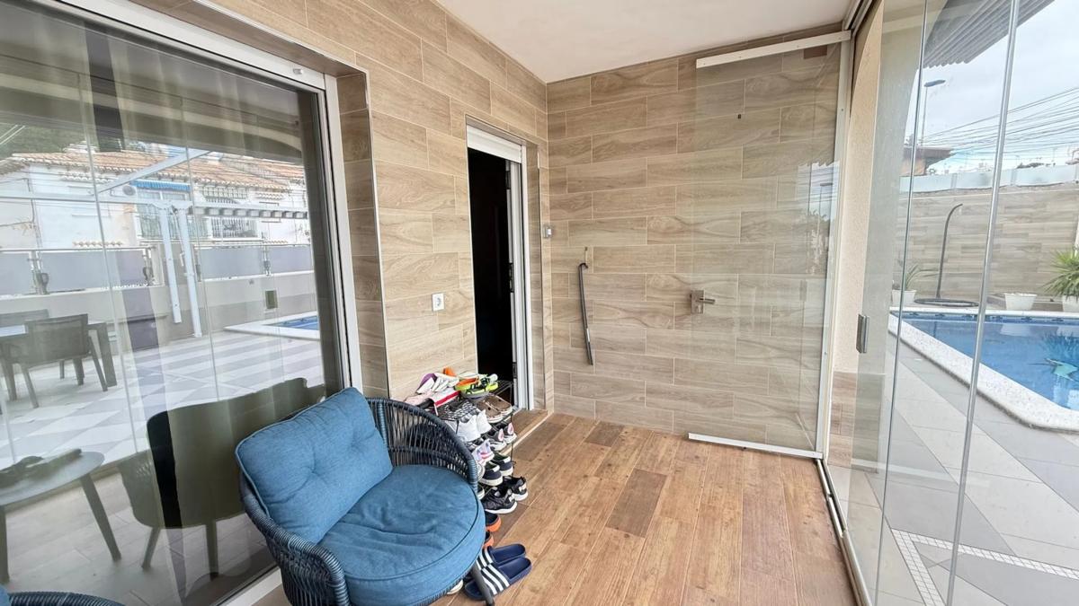 Venta de chalet independiente en Urbanización Lago Jardín 2 M4, Torrevieja
photo 2