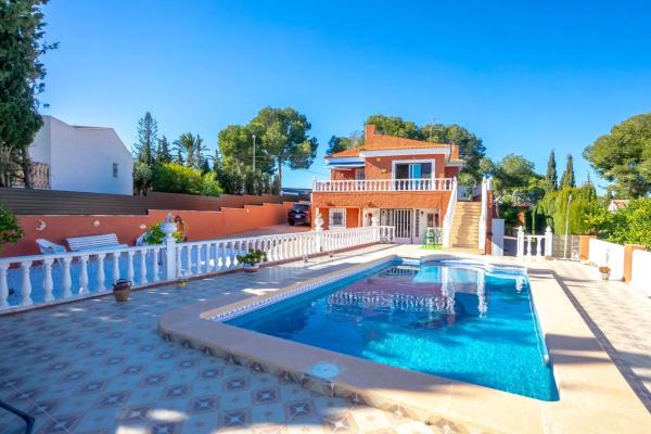 Independent chalet for sale in Avenida Elche Bal s/n, Torrevieja
photo 1