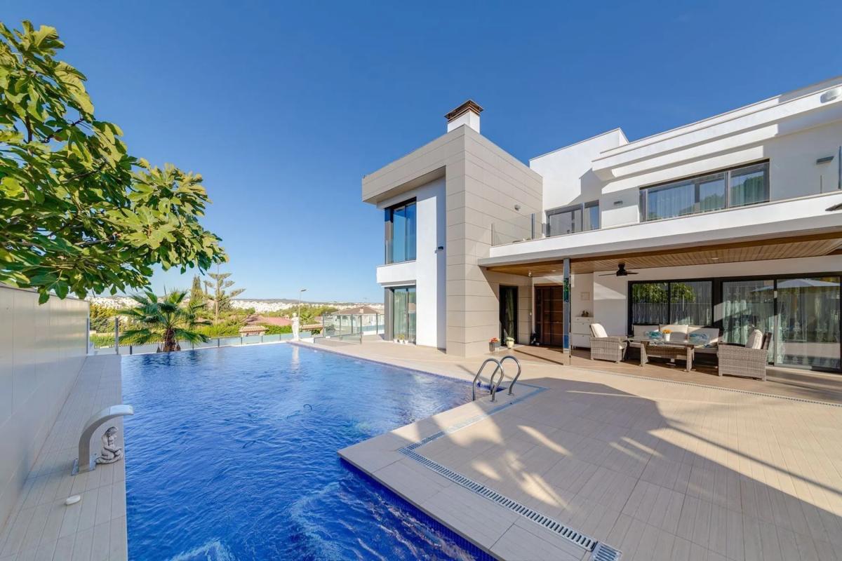 Venta de chalet independiente en Avenida Elche Bal, 114, Torrevieja
 photo 3