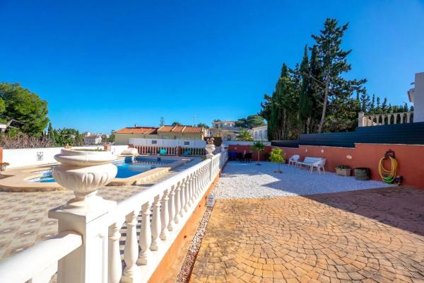 Independent chalet for sale in Avenida Elche Bal s/n, Torrevieja
thumbnail 2