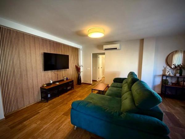 Independent chalet for sale in Avenida Laguna Azul, 7, Torrevieja
photo 1