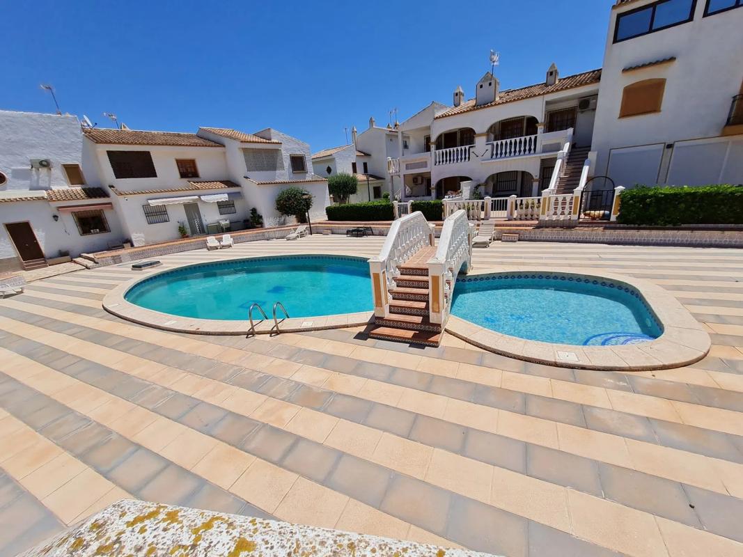 Venta de chalet adosado en Calle Maladeta, 16 biz , Torrevieja photo 5