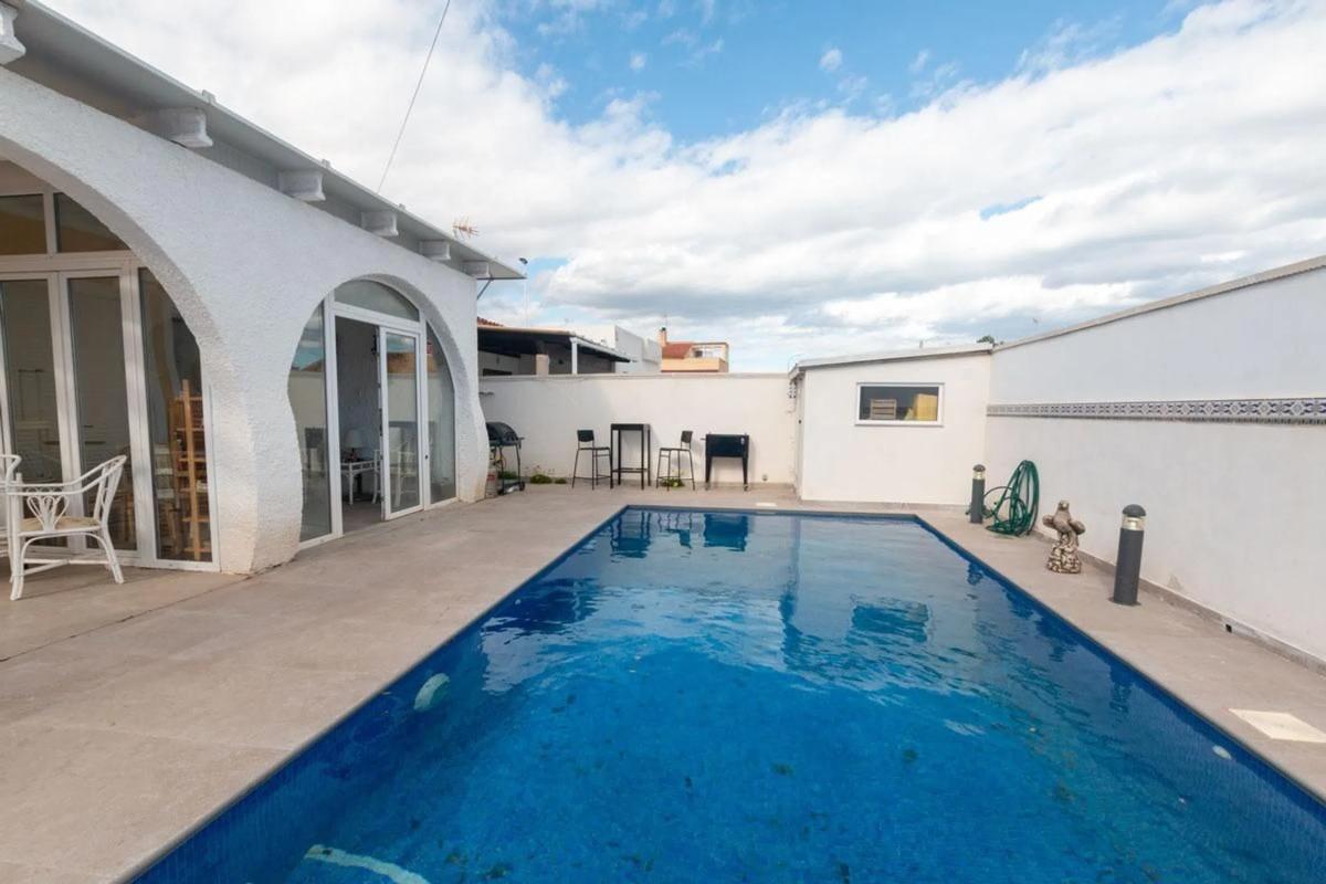 Venta de chalet independiente en Calle Martín Pescador, 29, Torrevieja
photo 1