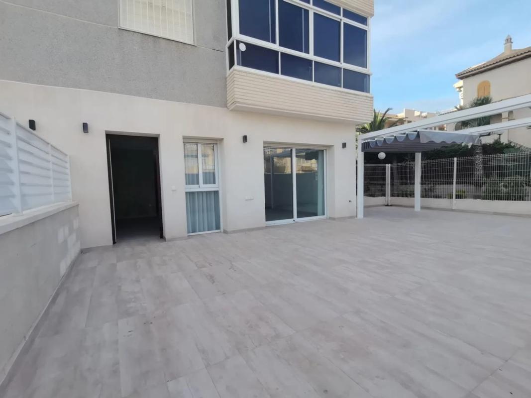 Venta de piso en Barrio Aguas Nuevas, Torrevieja
photo 2