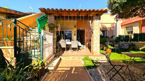 Terraced house for sale at  Calle Gines Saura Sanchez , Torrevieja photo 2