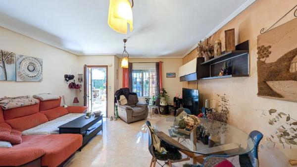 Terraced house for sale at  Calle Gines Saura Sanchez , Torrevieja photo 3