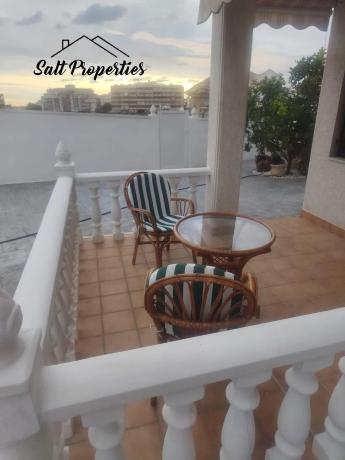 Independent chalet for sale in Calle Itaca, 30, Torrevieja
thumbnail 1