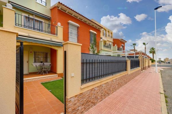 Independent chalet for sale in Barrio Miramar - Torre del Moro, Torrevieja
 photo 3