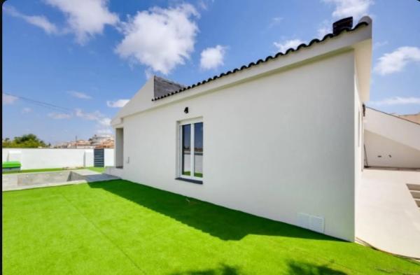 Independent chalet for sale in Calle la Loma, 67, Torrevieja
thumbnail 1