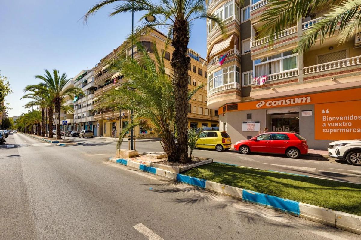 Venta de piso en Avenida de las Habaneras, 73, Torrevieja
photo 2