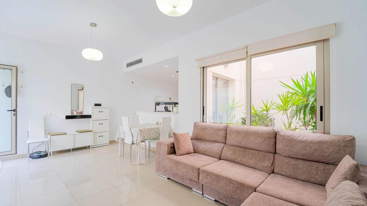 Sale of townhouse in Calle Mar Rizada s/n , Torrevieja photo 2