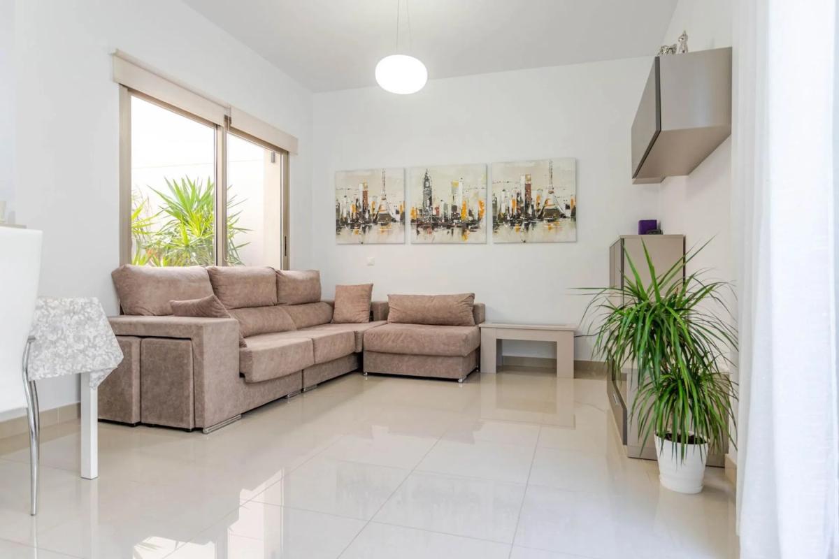 Sale of townhouse in  Calle Mar Rizada , Torrevieja photo 3