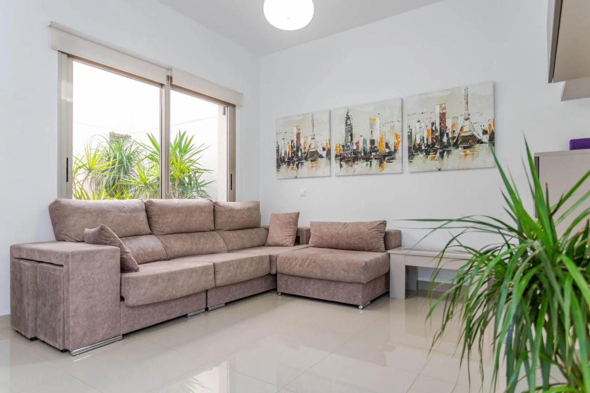 Sale of townhouse in  Calle Mar Rizada , Torrevieja photo 4