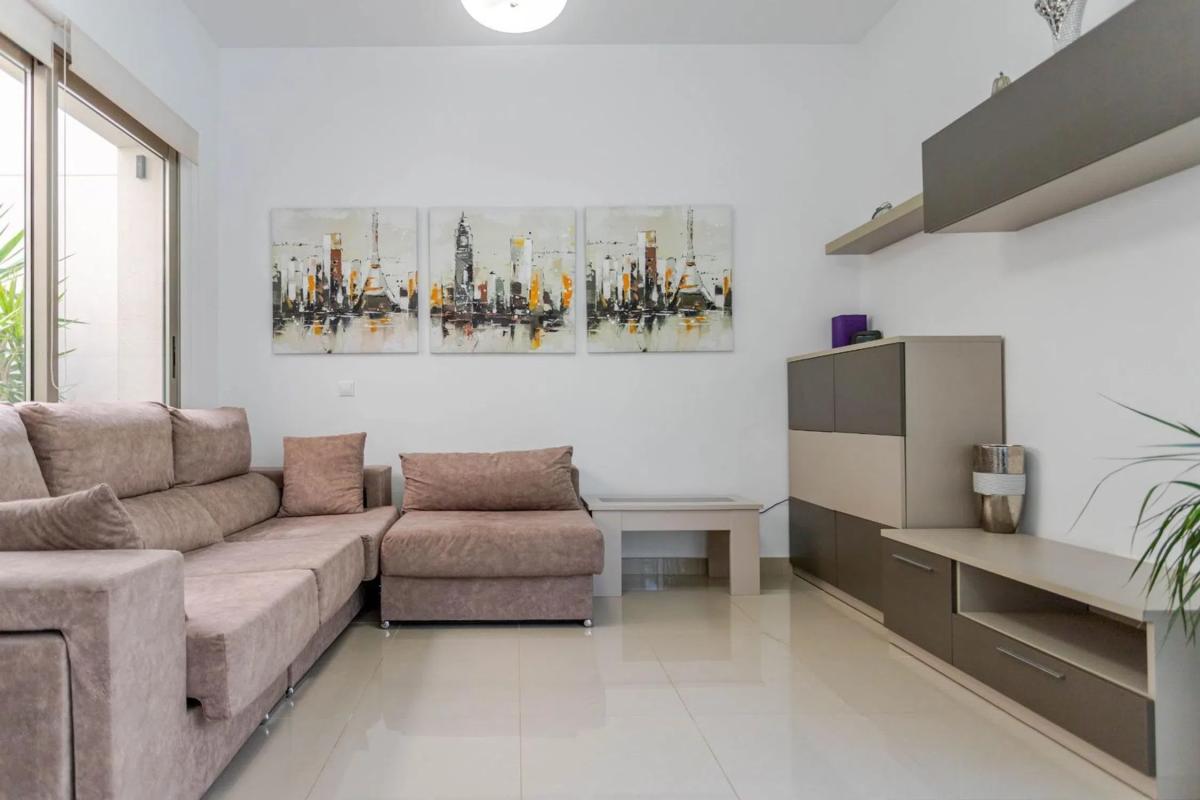 Sale of townhouse in  Calle Mar Rizada , Torrevieja photo 5