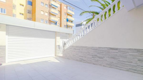 Chalet pareado en calle Bajamar photo 4