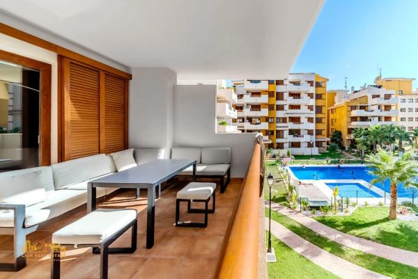 Venta de piso en punta prima, Torrevieja
photo 1
