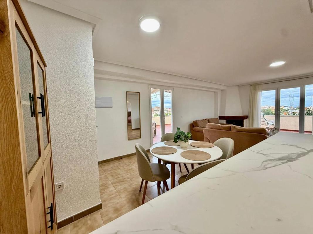 Sale of apartment in Calle Estrellita de Mar, Torrevieja
photo 2