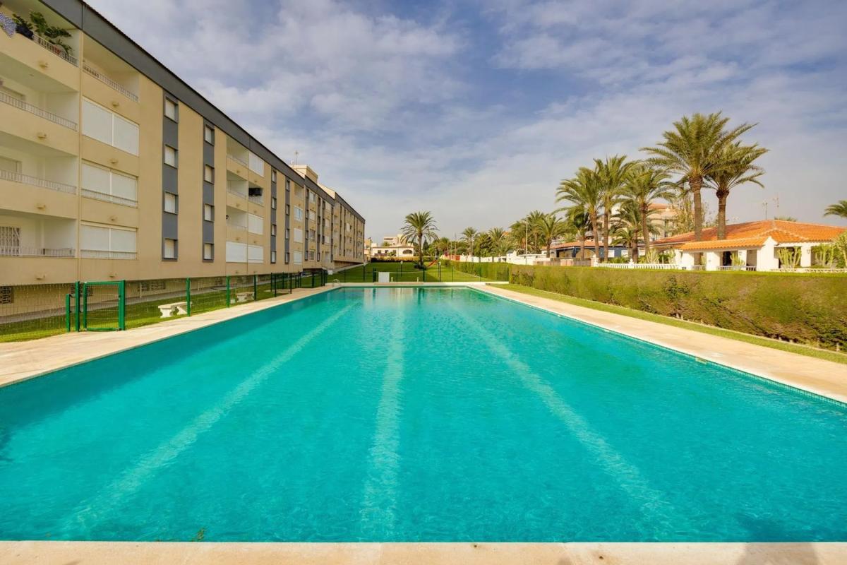 Sale of apartment in Avenida de las Olas s/n, Torrevieja
photo 2