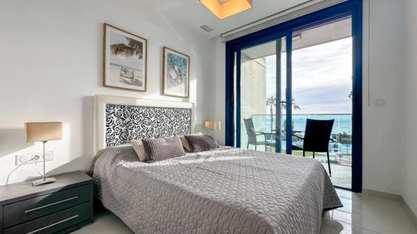 Venta de piso en punta prima, Torrevieja
thumbnail 2