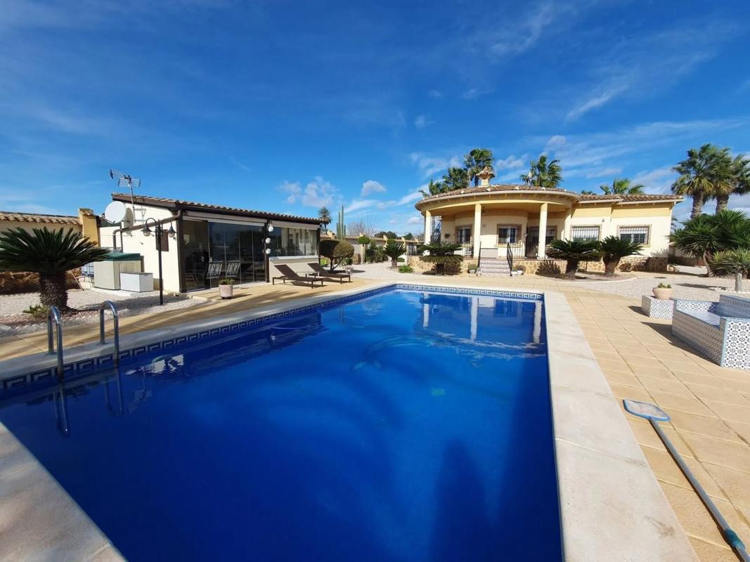 Sale of independent chalet in Crevillente, Crevillente
photo 1